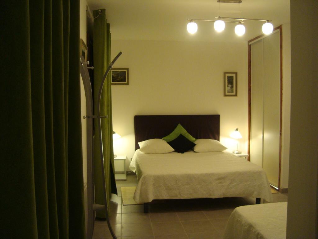 Chambres D'Hotes Les Palmiers De La Cite Carcassonne Rom bilde
